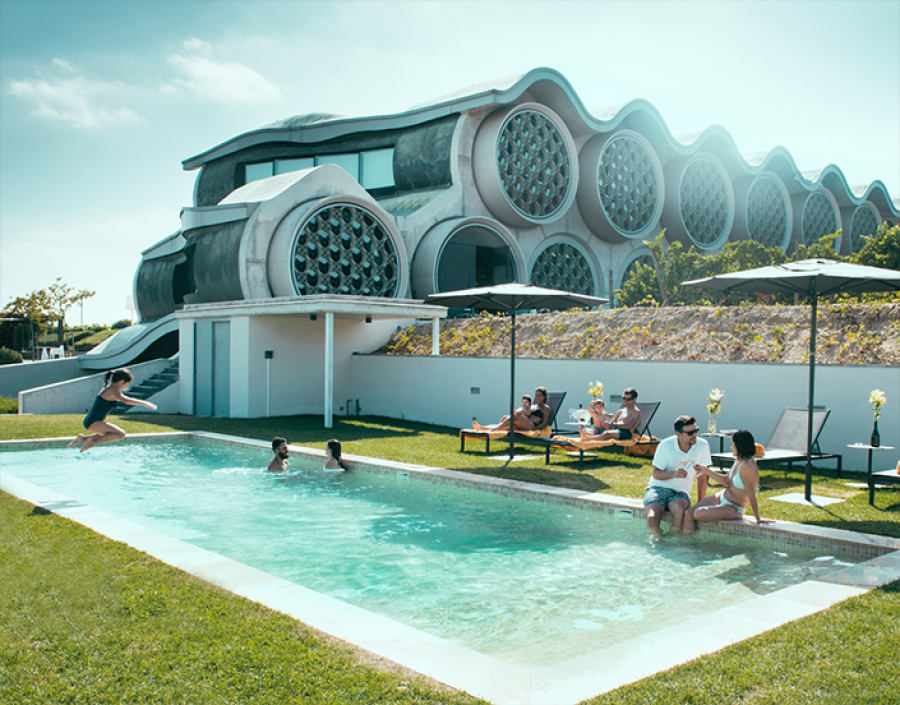 Bazén u hotelu Mastinell