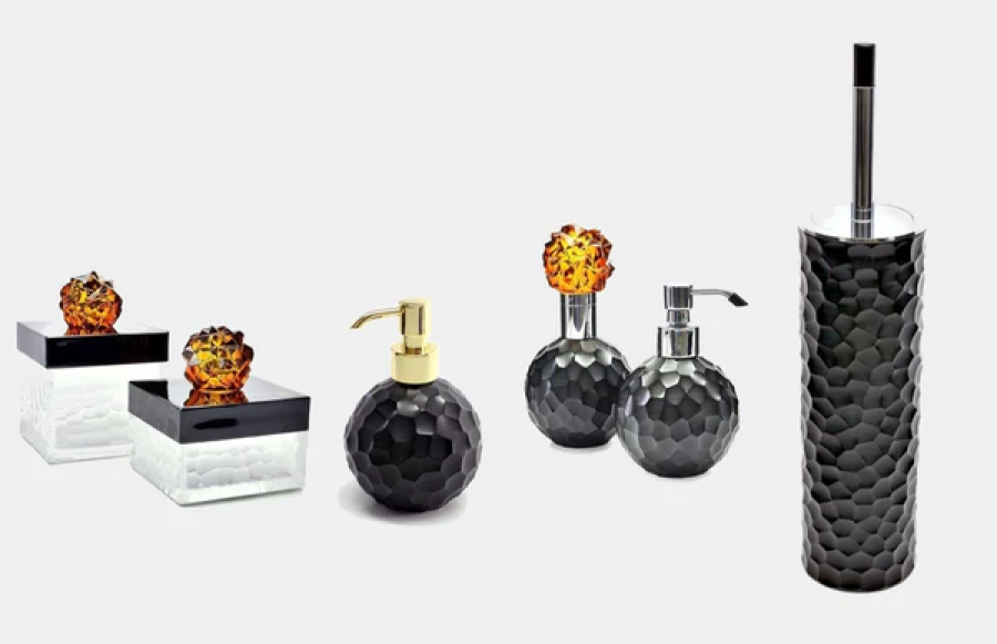 set luxusních doplňků do koupelny