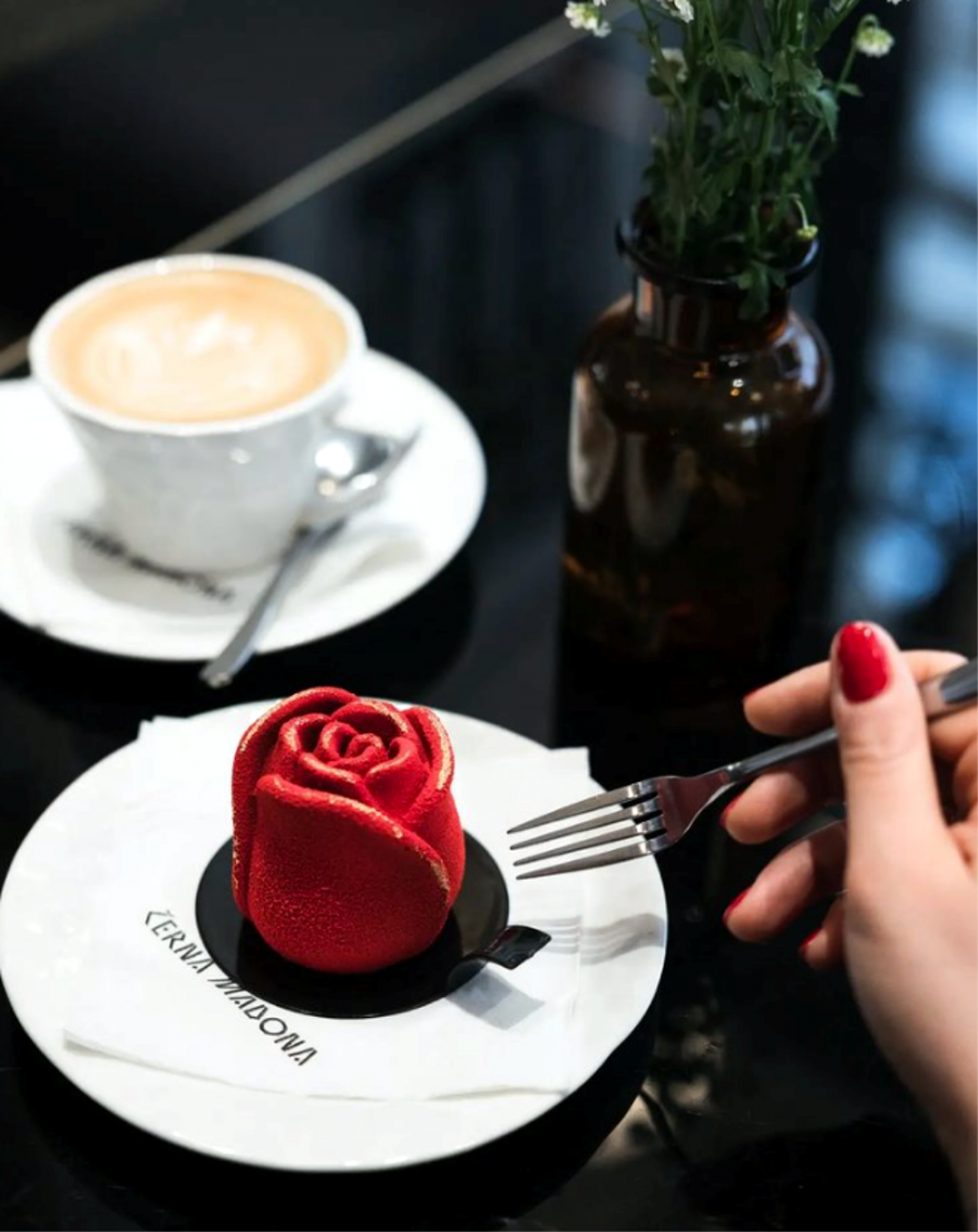 černá madona celetná zákusek