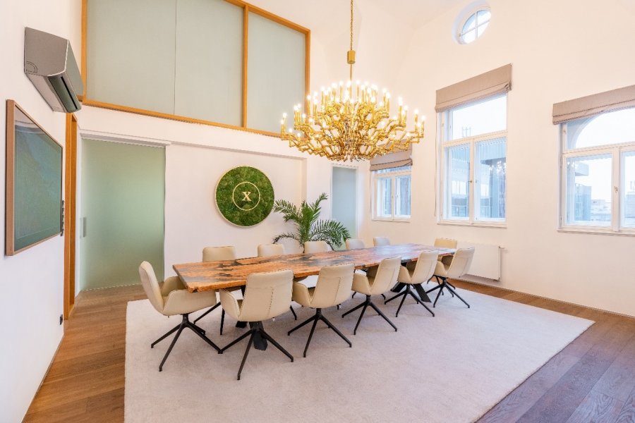 luxusní lustr Preciosa v kancelářích Luxent