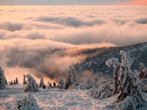 Hory začínají ožívat: co je nového u projektů Rezidence Svatá Barbora a Harrachov Peaks