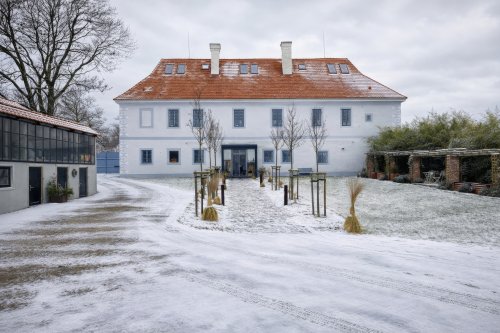 Zámek s náklady rodinného domu? Unikátní jihočeská rezidence boří mýty o historických nemovitostech