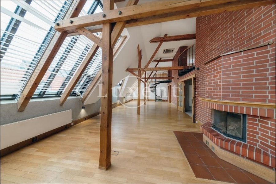 mezonetový byt s krbem