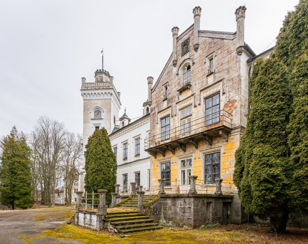 Sale of a castle complex