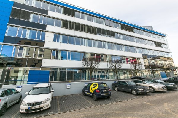 parkovaci stani u vchodu