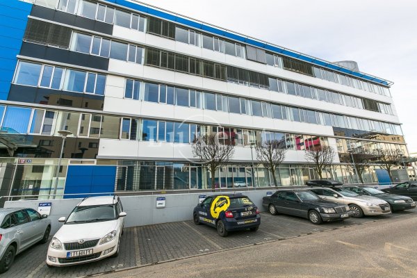 parkovaci stani u vchodu