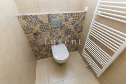 patchwork kachličky a toaleta