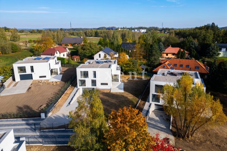 Sale family house 7+kk/T/G, 350 m2 on a plot of 1069 m2, Velké Popovice