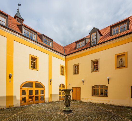 Sale of renovated chateau Třebotov u Prahy, 2 500 sqm