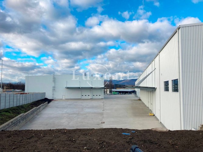 Pronájem skladové haly, 3 477 m2, Bílina