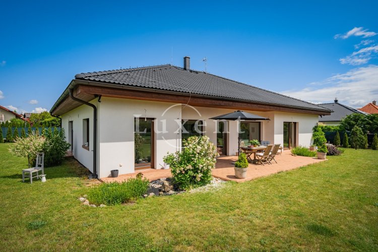 Prodej rodinného domu 5+kk/T/G, 229 m², pozemek 1721 m², Trnová u Jíloviště, Praha-západ