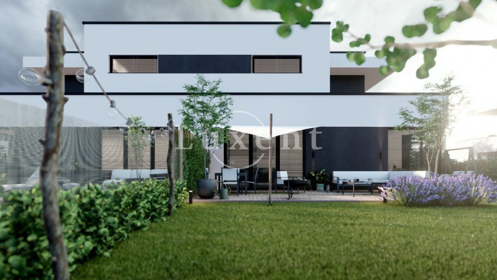 zahrada se světýlky