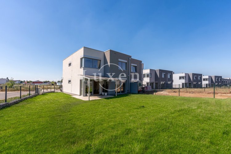 Sale family house, 4+kt, 173 sqm, with terrace, on plot of 422 sqm, Chýně, Prague-west