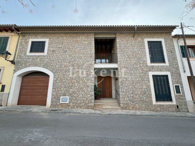 Prodej útulného řadového domu s bazénem, 5+kk/T/G, 260 m2, Esporles - Mallorca