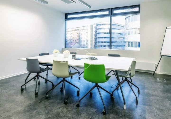 Pronájem moderní kanceláře, 490 m2, Praha 8