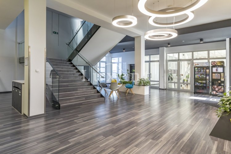 Rent of an office, 231 sqm,  Průmyslová 7, Prague 10