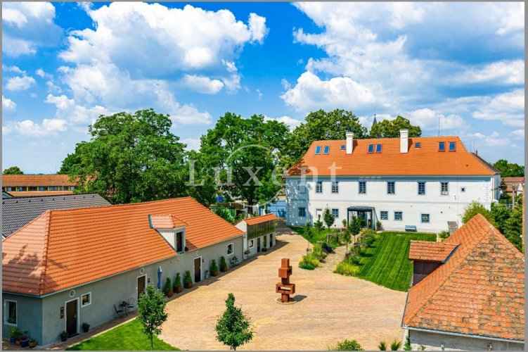 Sale of an exceptional renovated castle utilizing the latest technologies, 1,114 sqm, on a 3,950 sqm plot, Hluboká nad Vltavou