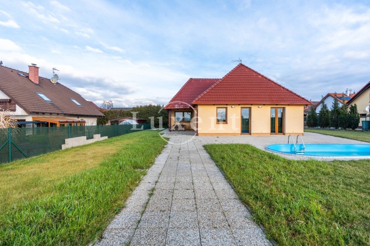 Pronájem rodinného domu 4+kk, 160 m², na poz. 1000 m², Červený Újezd, Praha-západ