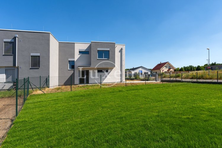 Prodej rodinného domu, 4+kk, 174 m2, s terasou, na poz. 442 m², Chýně, Praha-západ