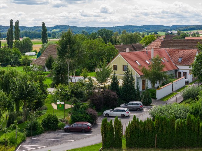 Prodej rekreačního domu 8+1, UP 580 m², pozemek 2.913 m², Kvítkovice, České Budějovice