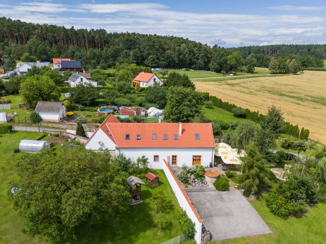 Prodej rekreačního domu 8+1, UP 580 m², pozemek 2.913 m², Kvítkovice, České Budějovice