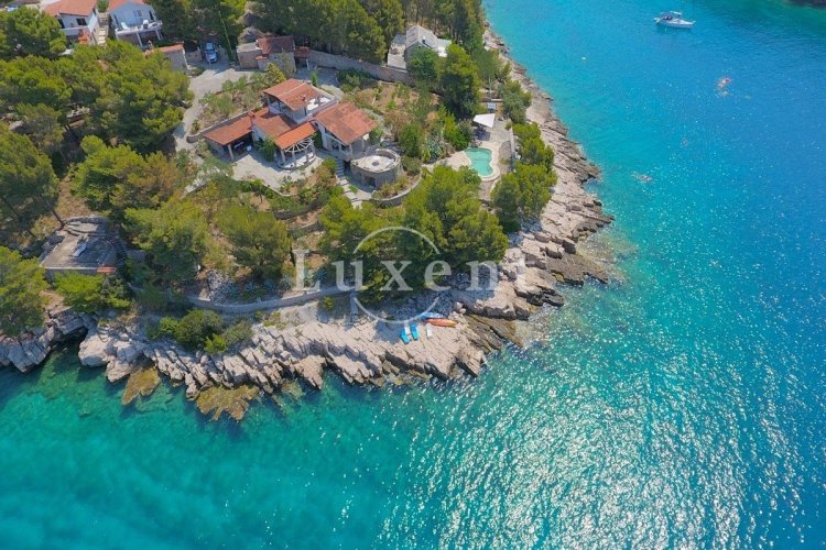 Prodej unikátní kamenné vily 300 m2, Brač - Chorvatsko