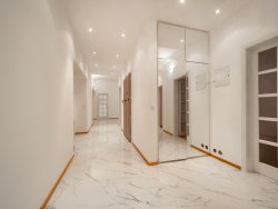 vestavěná skříň