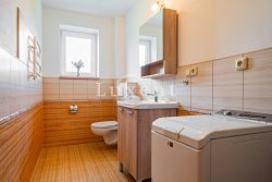 toaleta s prádelnou 