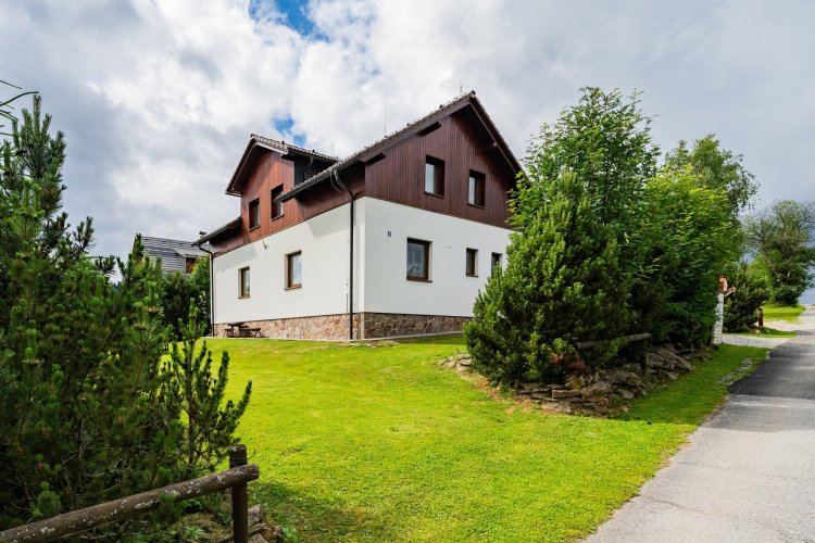 Sale of low-energy property suitable for commercial use – 203 m², land 706 m² – Kvilda, NP Šumava