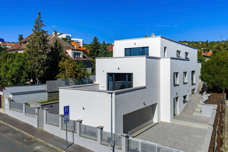 Prodej luxusní vily 6+kk/T/GS, 672 m² na pozemku 972 m², Praha 5 - Homolka