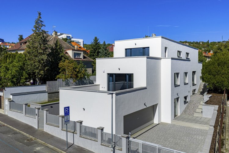 Prodej luxusní vily 6+kk/T/GS, 672 m² na pozemku 972 m², Praha 5 - Homolka