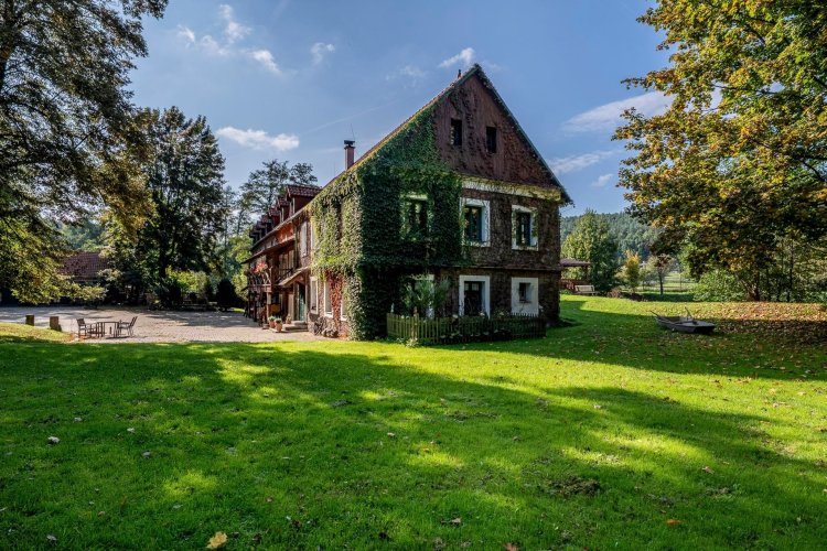 Sale of a family residence with a historic water mill, a pond and extensive land, 15ha, Stříbrná Skalice, Prague East