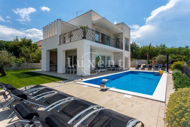 Prodej elegantní vily s výhledem na moře, 220 m², Krk, Chorvatsko