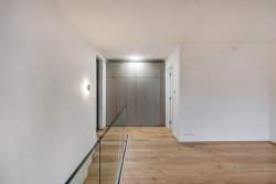 vmontována skříň 