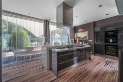 ostrůvek s varnou deskou