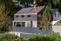 pohled na dům z ulice