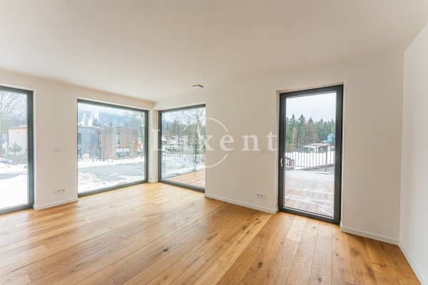 prosvětlený obývací pokoj