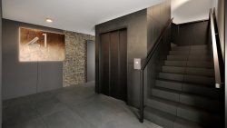 schodiště s výtahem