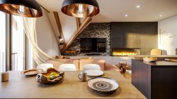 obývací pokoj s krbem