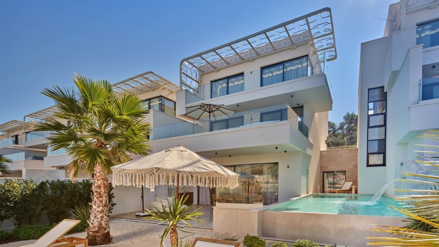 Exclusive villa for sale in the first row by the sea, 420 m², Čiovo, Croatia