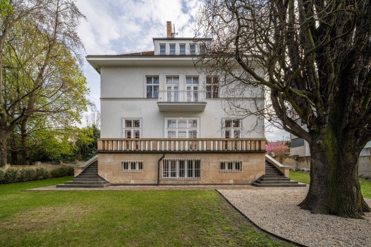 Prodej noblesní prvorepublikové vily 726 m² se zahradou v prestižní diplomatické čtvrti Bubeneč, Praha 6